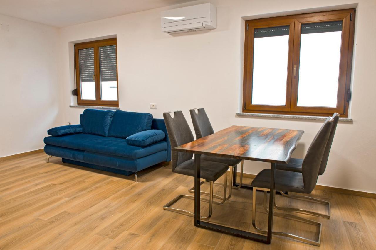 Apartmaji Tanto Malovse Crnice エクステリア 写真