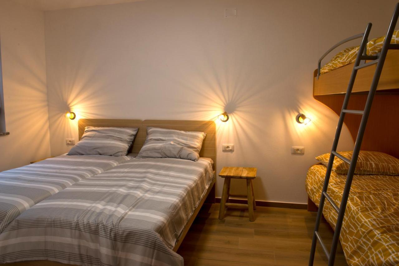 Apartmaji Tanto Malovse Crnice エクステリア 写真