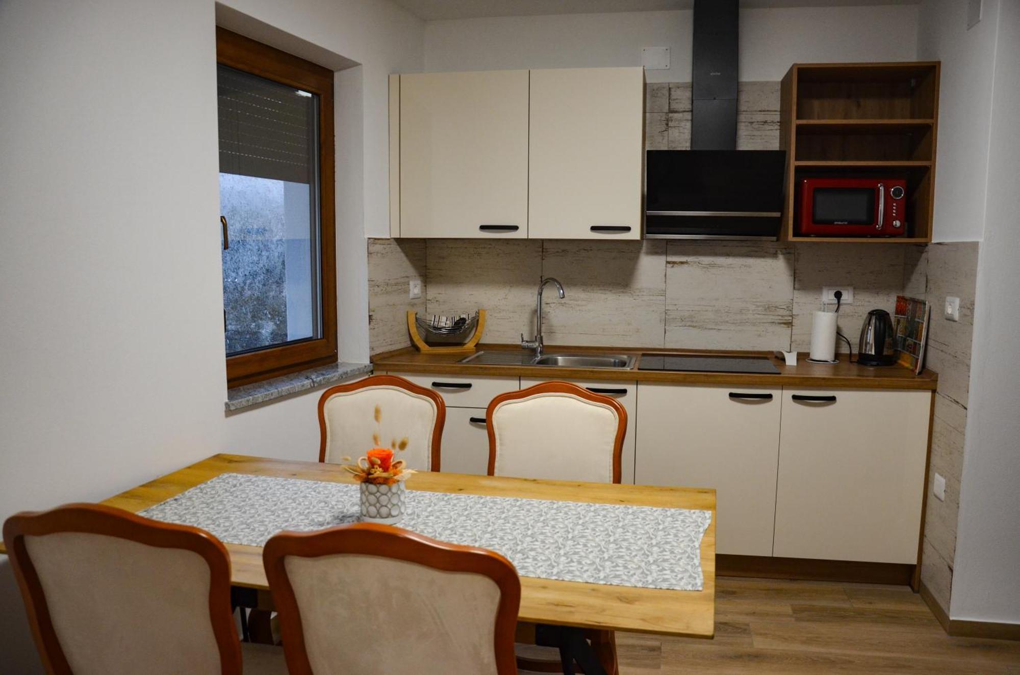 Apartmaji Tanto Malovse Crnice エクステリア 写真
